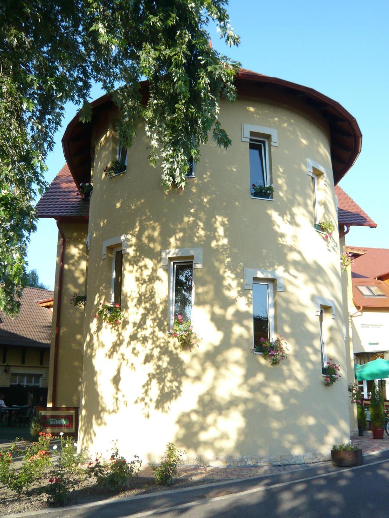 Hotel Lukacs Superior Kazincbarcika Exteriér fotografie