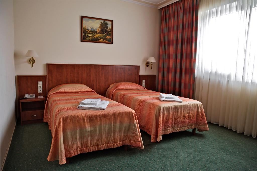 Hotel Lukacs Superior Kazincbarcika Pokoj fotografie
